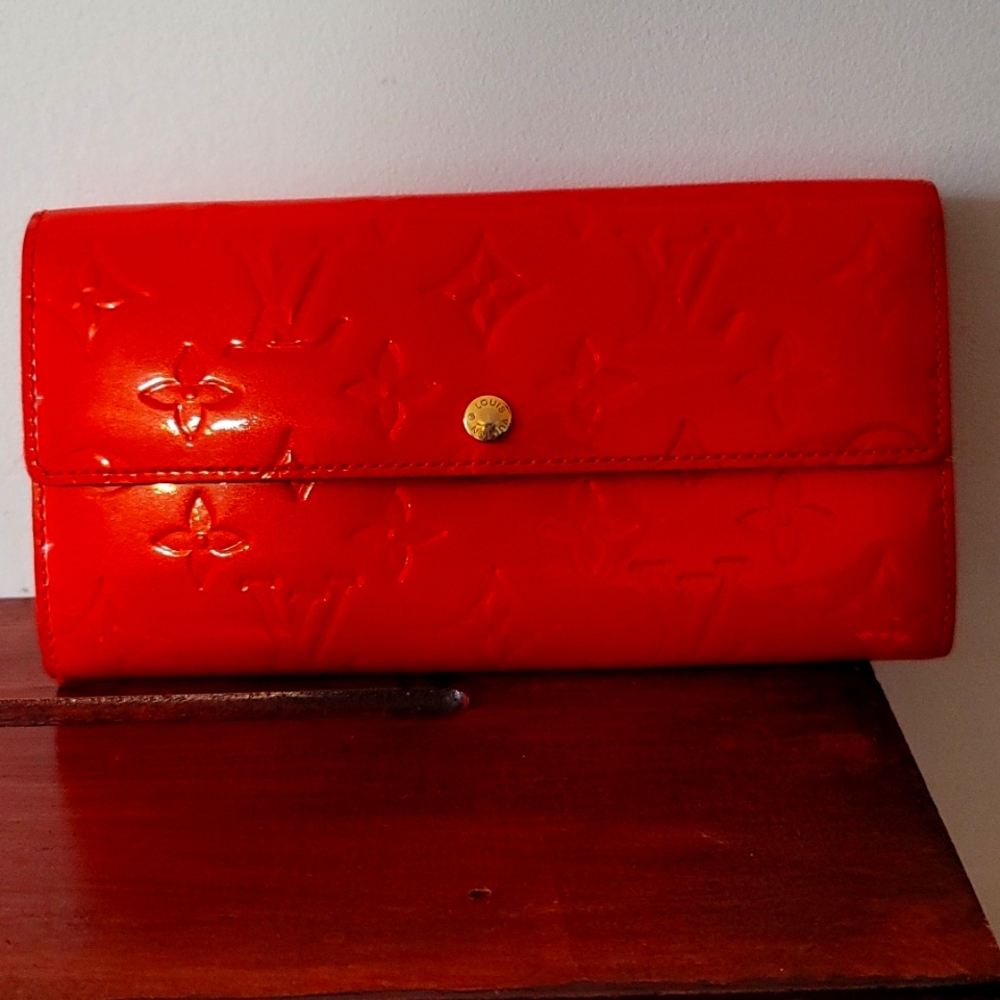 Authentic LV wallet - Picture 1 of 4